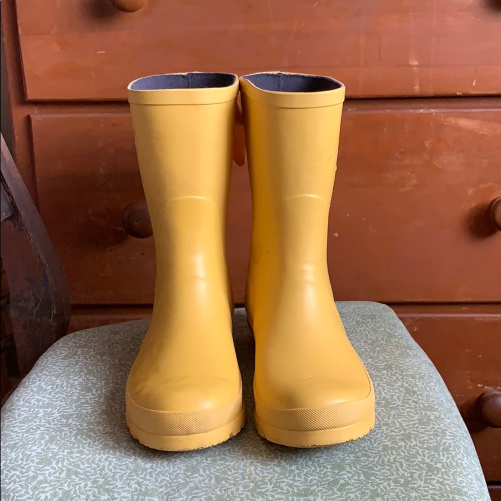 Lemon Yellow rain boots with bows